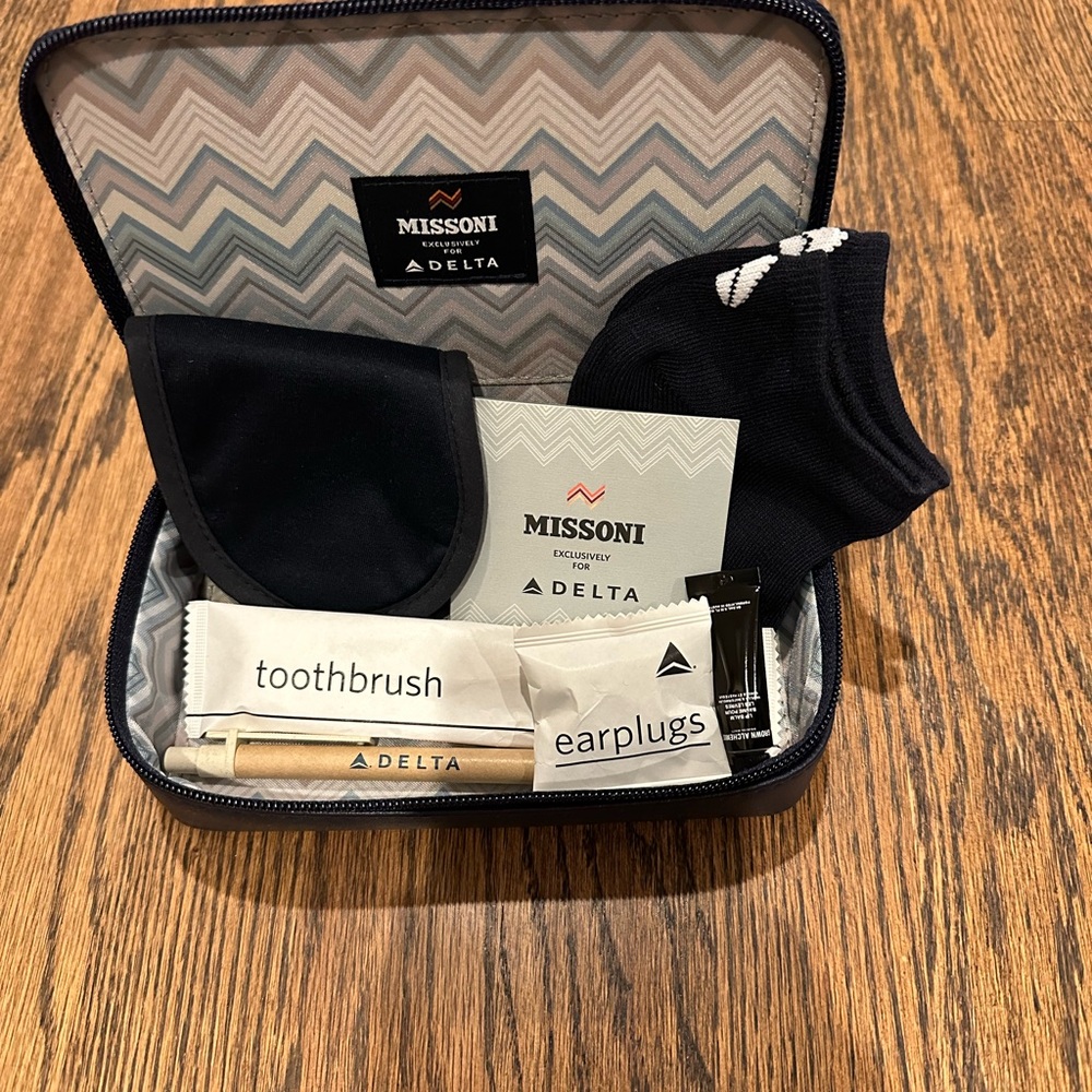 NEW designer Missoni x Delta One Travel Amenity Kit in navy blue